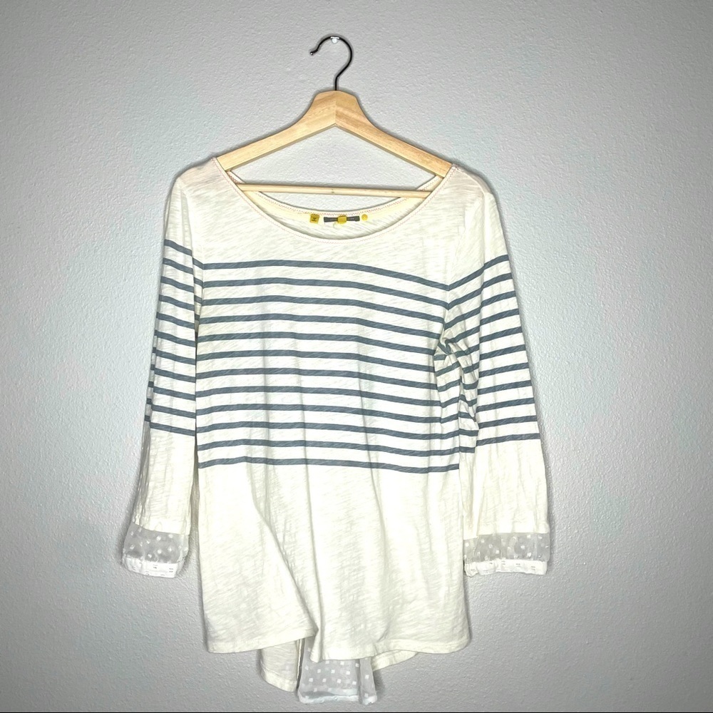 Little Yellow Button Medium Lace, Gray Shirt 3/4